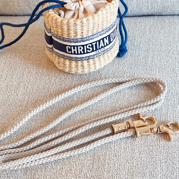 Sold✨ Authentic Christian Dior Mini Straw Bucket Bag - Picture 4 of 16